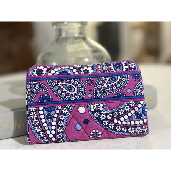 VERA BRADLEY Retired BOYSENBERRY Quilted ONE FOR THE MONEY Taxi Wallet - Picture 1 of 3